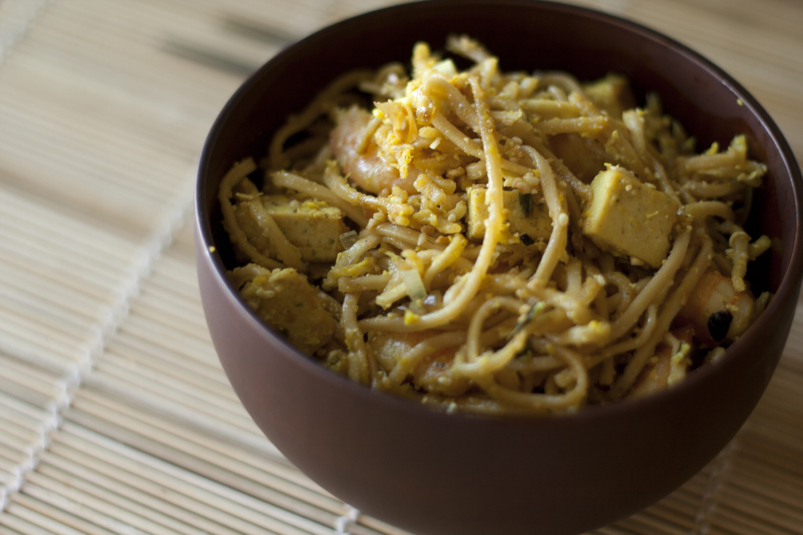 Plate of pad thai noodles with peanuts and lime